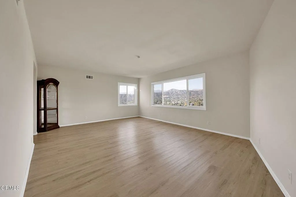 3 bed, 2.0 bath, 1893 sqft, $5,250 — Photo 4
