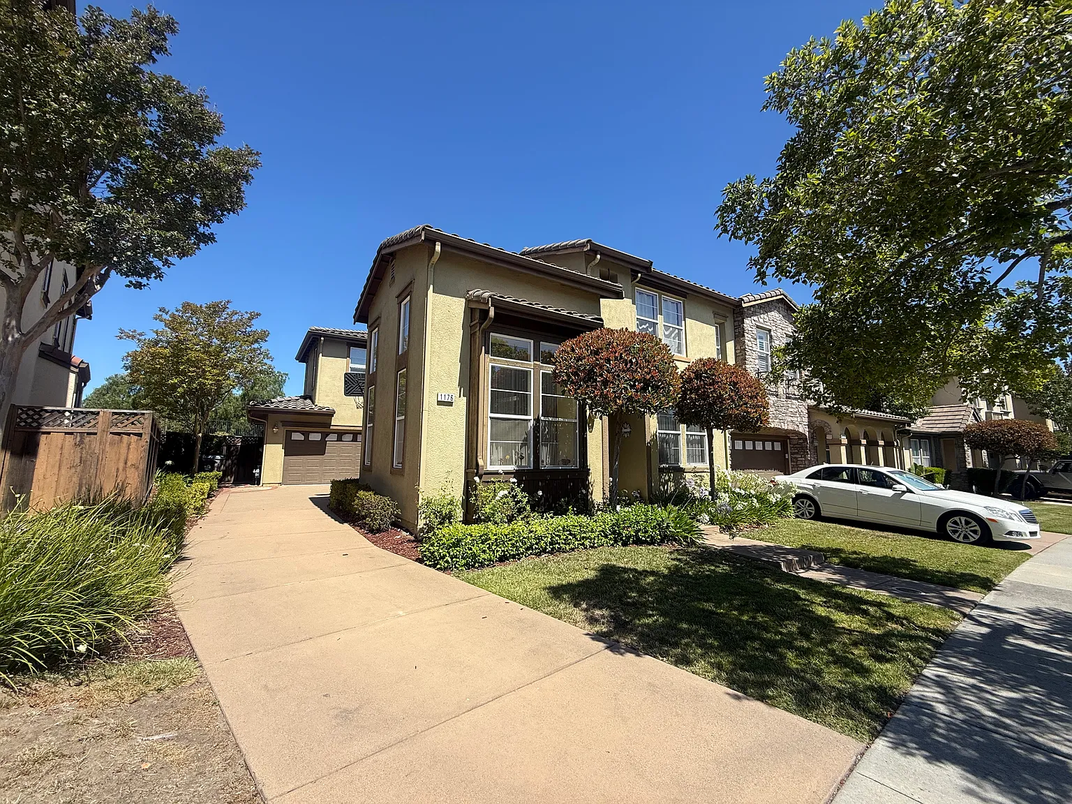 4 bed, 2234 sqft, $5,600 — Photo 1