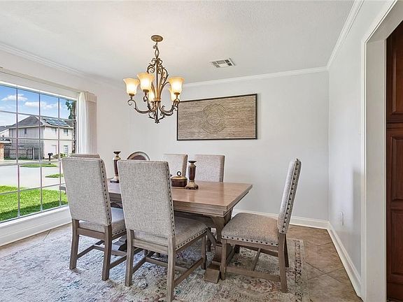 5th image of 19 Madera Ct