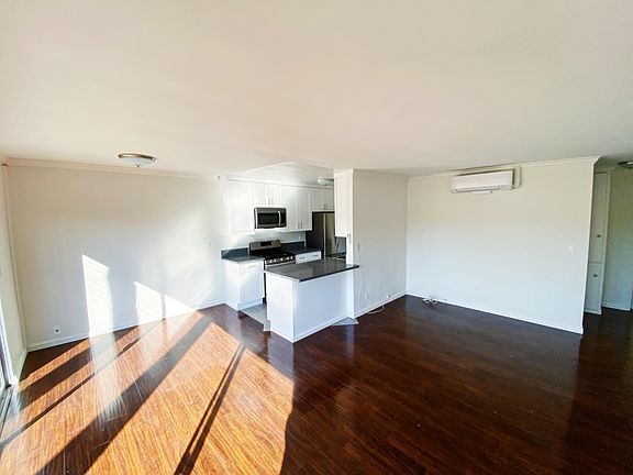 4th image of 802 N West Knoll Dr APT 202