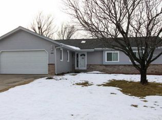 4130 S Regal Manor Ct, New Berlin, WI 53151