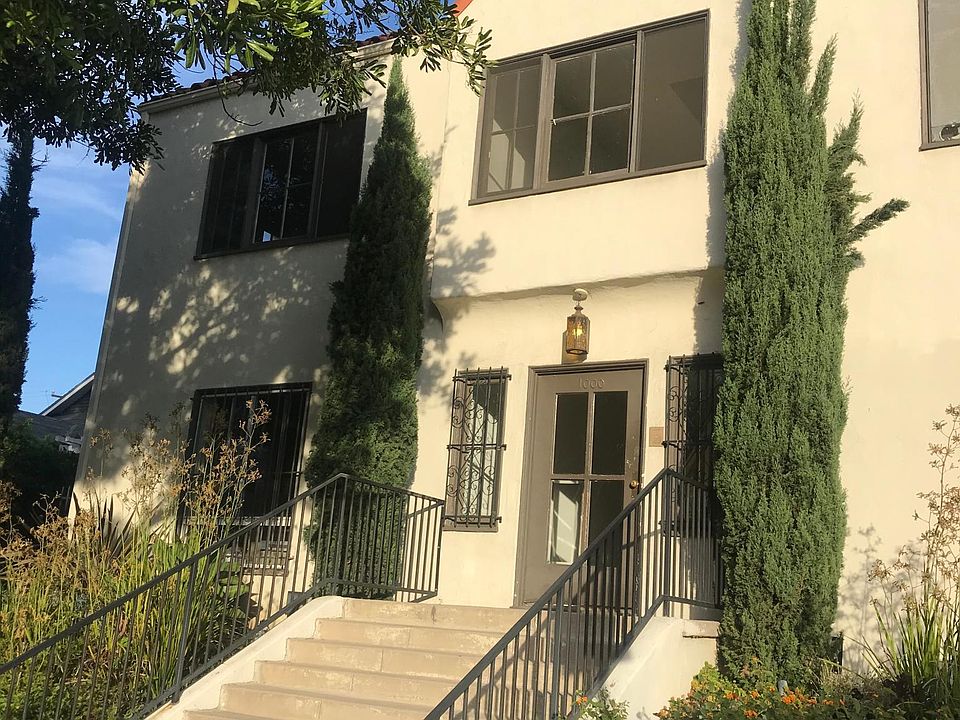 1st image of 1000 N Ogden Dr APT 3
