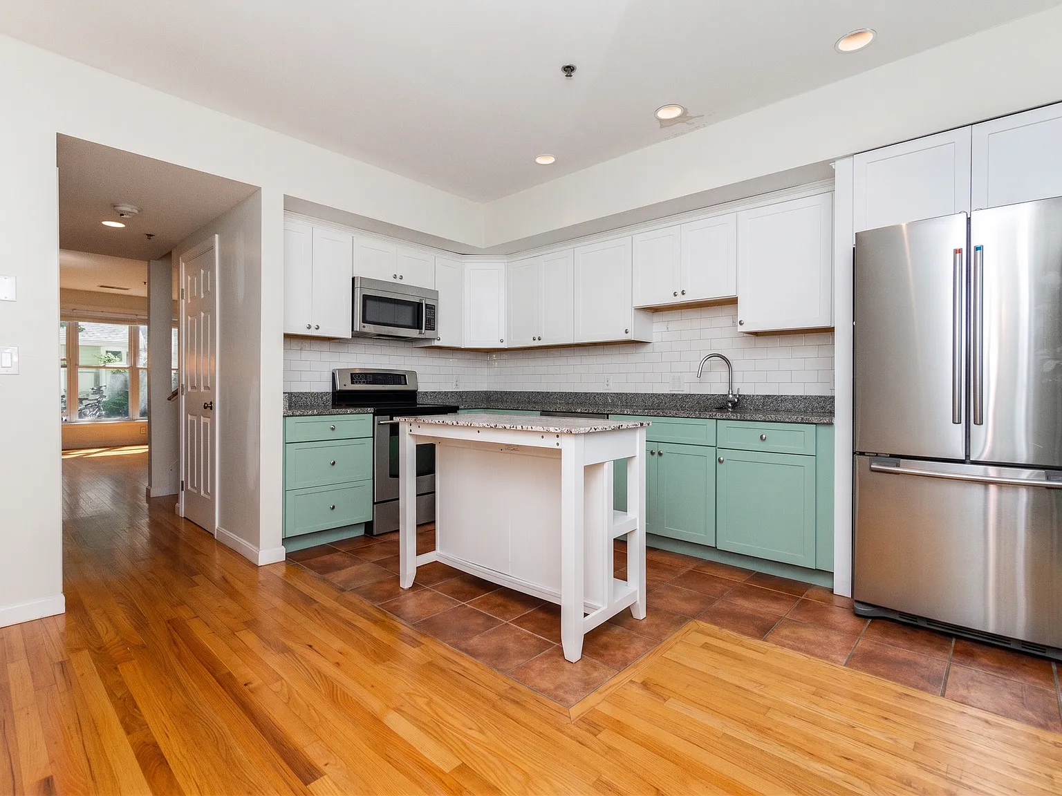 2 bed, 1.5 bath, 1103 sqft, $3,900 — Photo 1