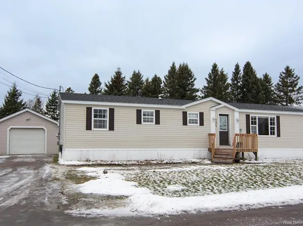 124 Nepisiguit, Dieppe, NB E1A 7N1