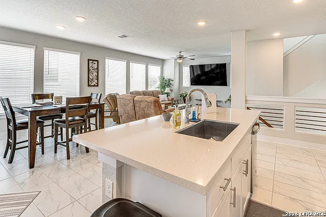 3 bed, 3.5 bath, 2087 sqft, $2,575 — Photo 2