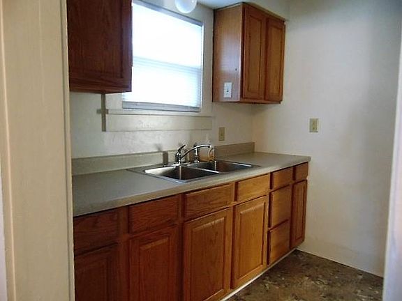 5th image of 737 N Lake St
