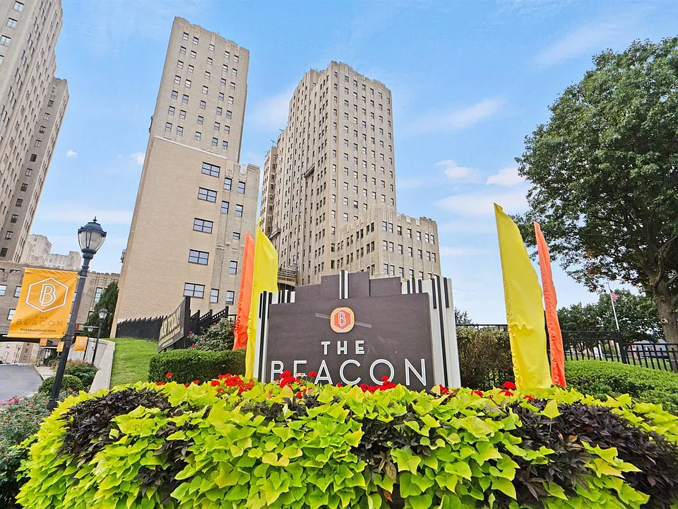 4 Beacon Way #804