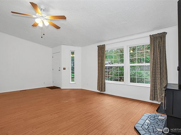 4th image of 371 E Annas Way