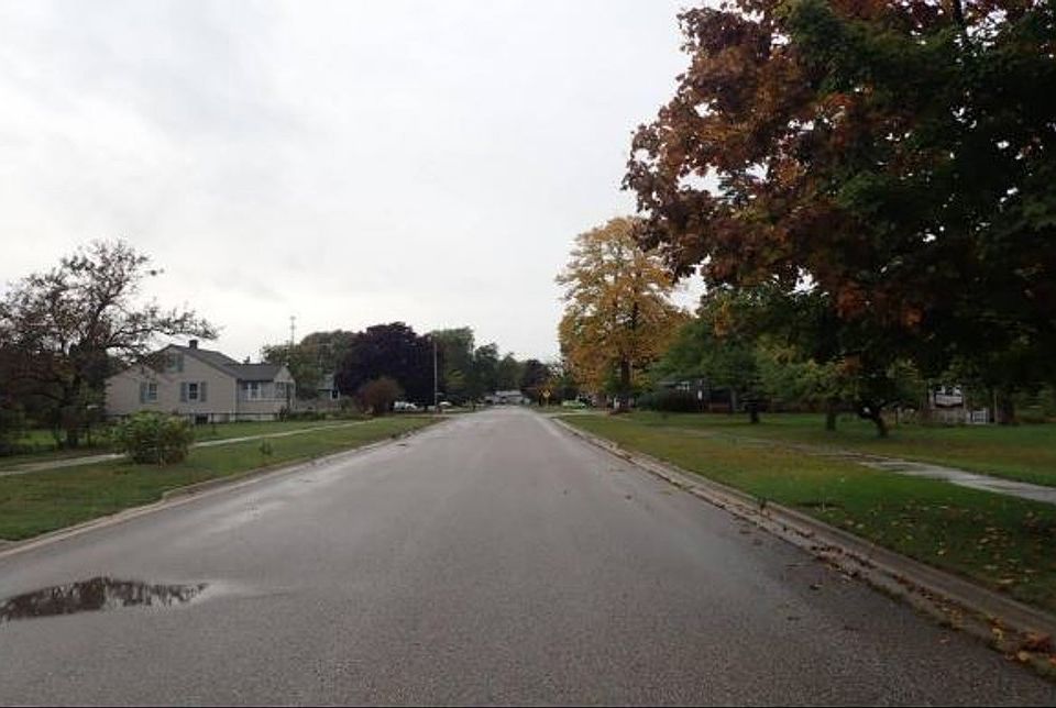 Exterior Neighborhood (street photo)