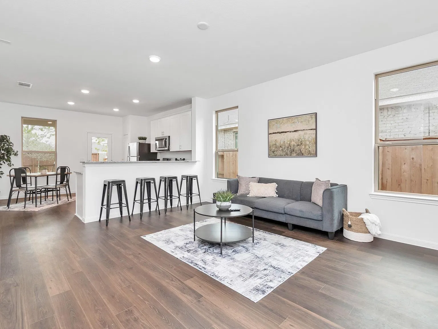 3 bed, 2.0 bath, 1204 sqft, $1,850 — Photo 3