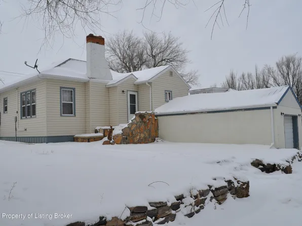 205 6th Ave W, Lemmon, SD 57638