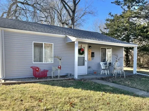 2413 SW Edgewater Ter, Topeka, KS 66614