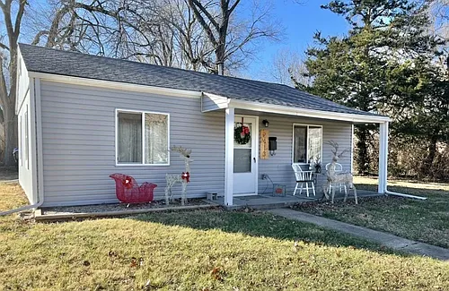 2413 SW Edgewater Ter Photo 1
