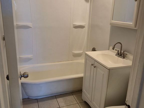 3rd image of 40-50 Balzac Ct #42