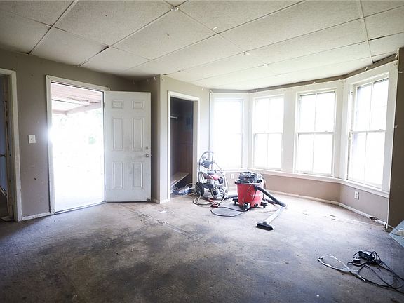 5th image of 468 Spaulding St