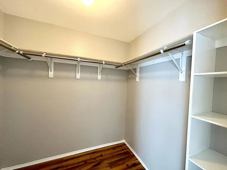 561 NW Mitchell Ct — Photo 10