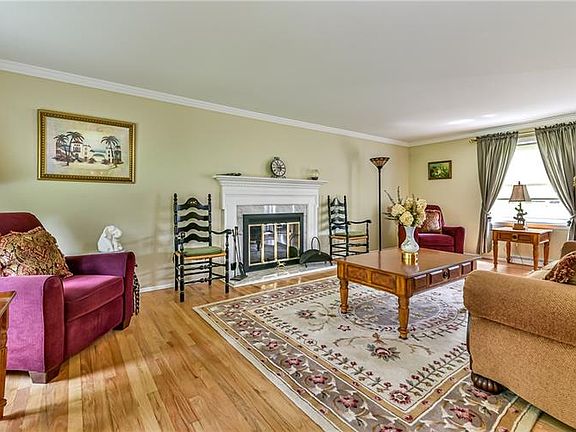 5th image of 9441 Katherine Dr