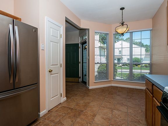 Kitchen -- Eating Area