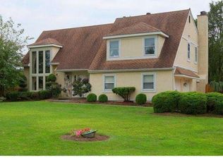 14 White Pond Ct, Cherry Hill, NJ 08003