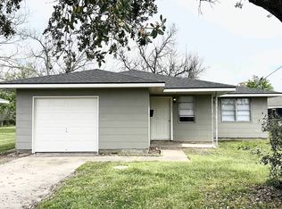 6982 Willow St, Groves, TX 77619