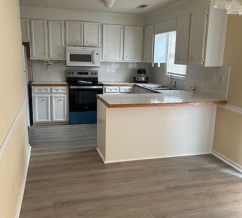 3rd image of 3908 Sterling Pointe Drive #Dd8