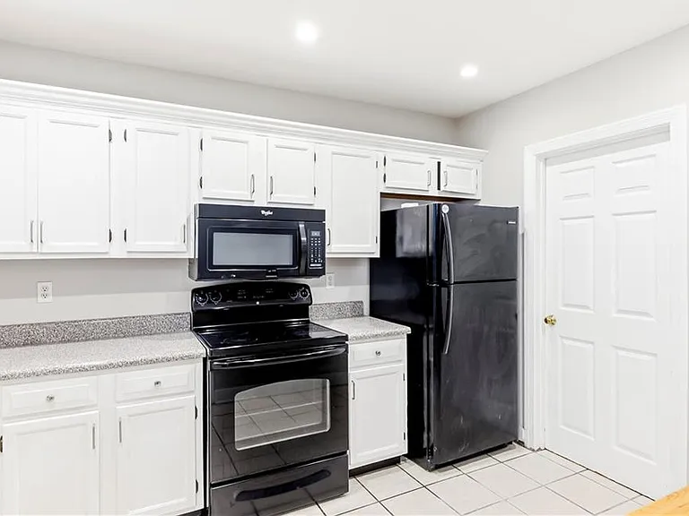 7500 Roswell Rd #80 — Photo 13