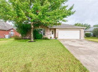 802 Honeysuckle Ln, Pflugerville, TX 78660