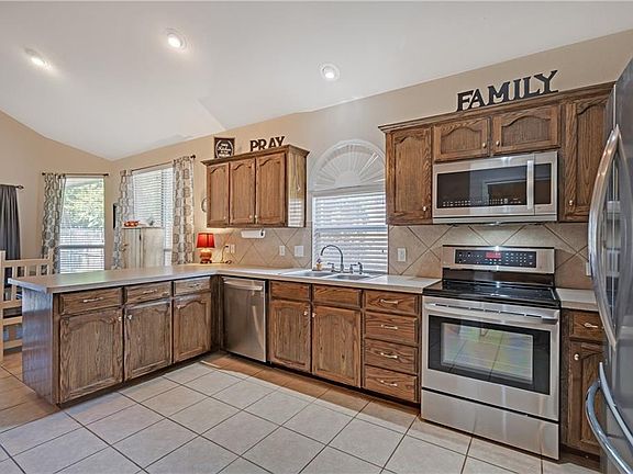 2nd image of 2641 Chadwick Dr