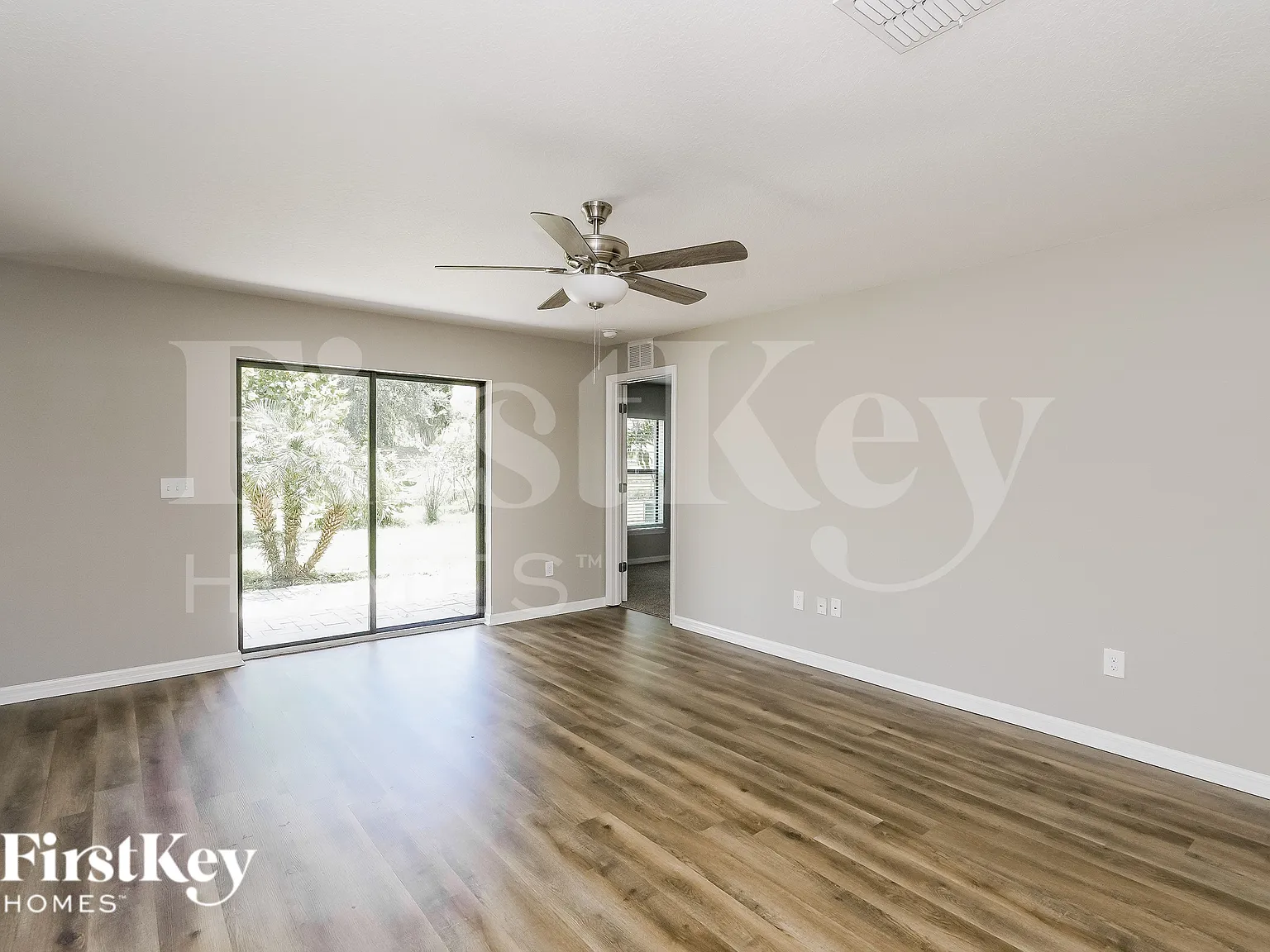 3 bed, 2.0 bath, 1357 sqft, $2,010 — Photo 2