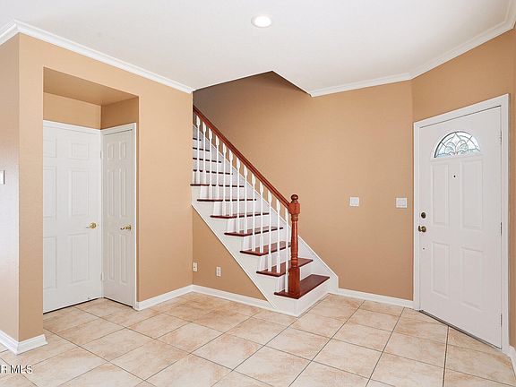 3rd image of 7337 Balboa Blvd Unit 4