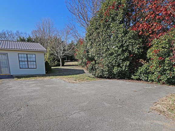 5th image of 1625 Rolling Hills Dr