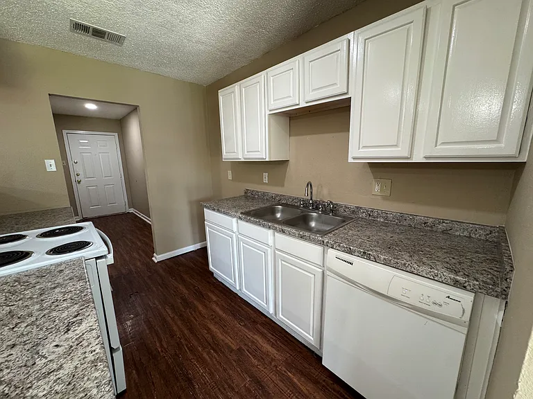17519 Poppy Trails Ln — Photo 4