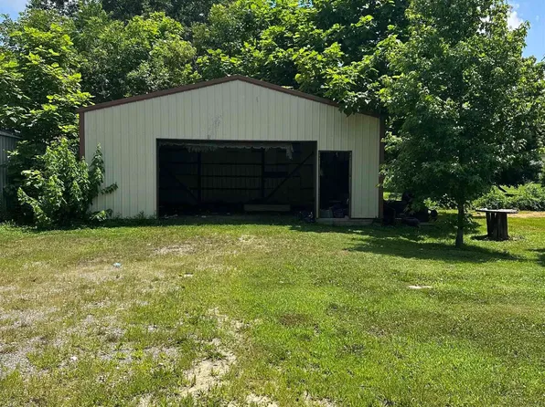 303 N Otis St, Marion, IL 62959