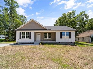 408 E Main St, Yadkinville, NC 27055