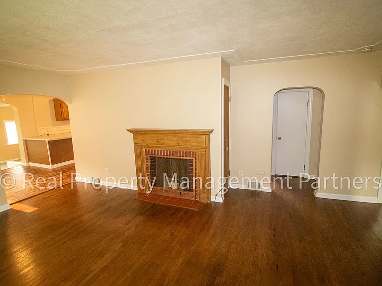 772 Hubbard St NE — Photo 8