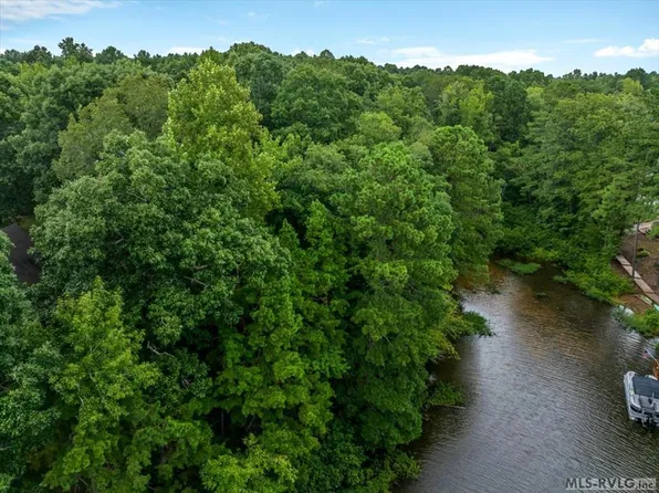 139R Mary Ct, Bracey, VA 23919