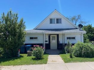 306 7th St, Peru, IL 61354