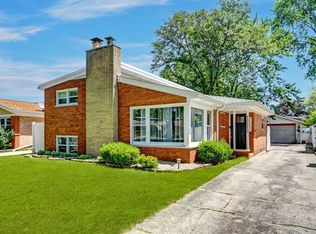 10517 S Tripp Ave, Oak Lawn, IL