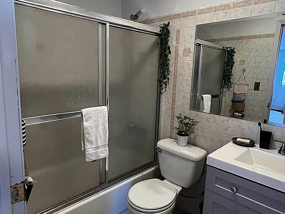 4th image of 24-20 32nd St #1