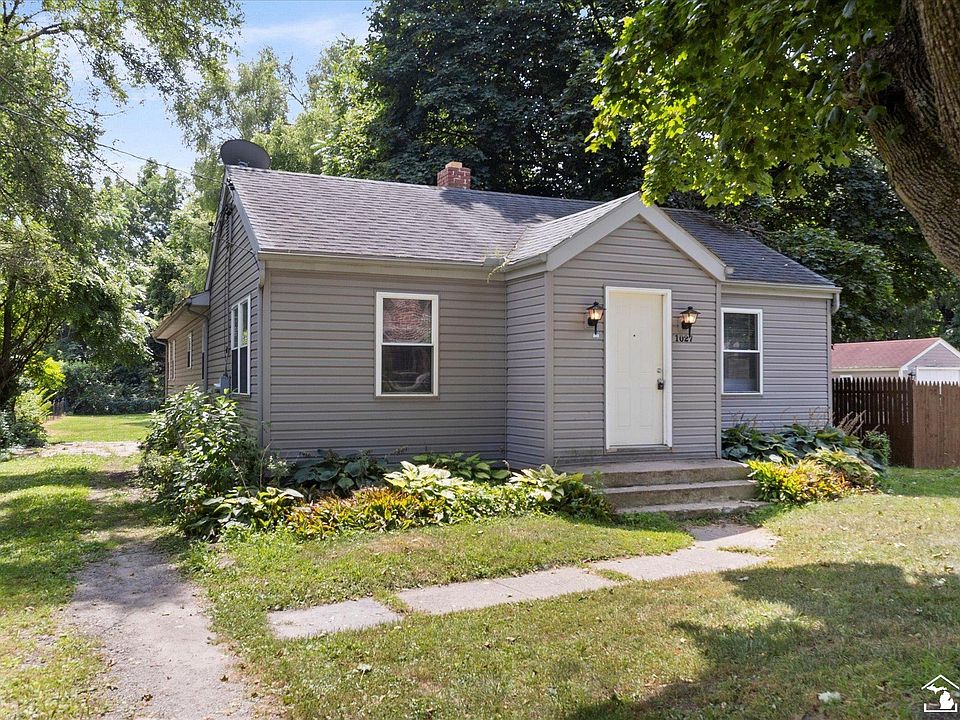 1st image of 1027 S Park Dr