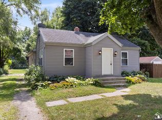 1027 S Park Dr, Temperance, MI 48182