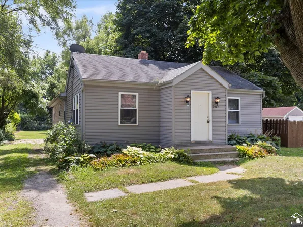 1027 S Park Dr, Temperance, MI 48182