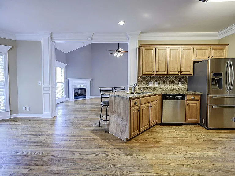 2256 Westwood Dr — Photo 7