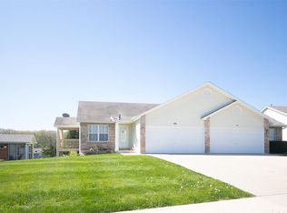 600 Meadowview Ct, Warrenton, MO 63383