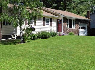 87 Fairlawn Dr, Selkirk, NY 12158