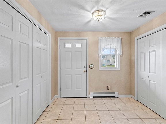 3rd image of 13 Deacon St Unit 13