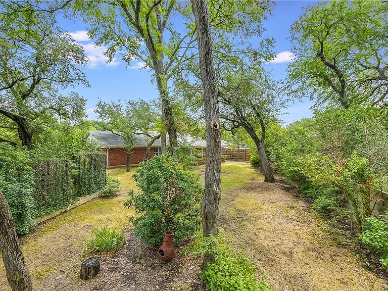 2501 Hancock Dr — Photo 29
