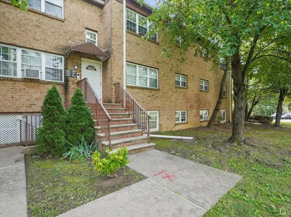 168 College Dr, Edison, NJ 08817