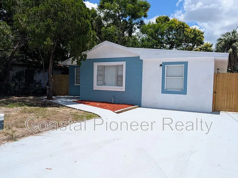3721 N Whittier St — Photo 3