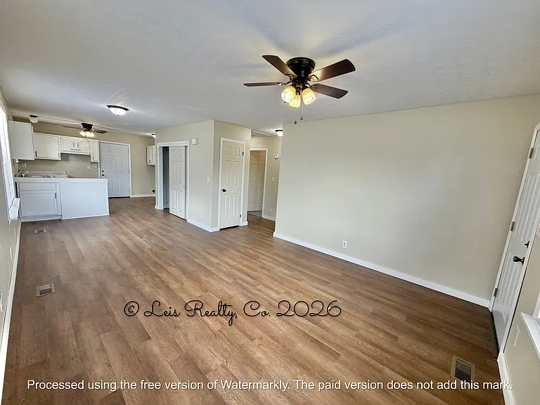 904 Race Dr — Photo 4